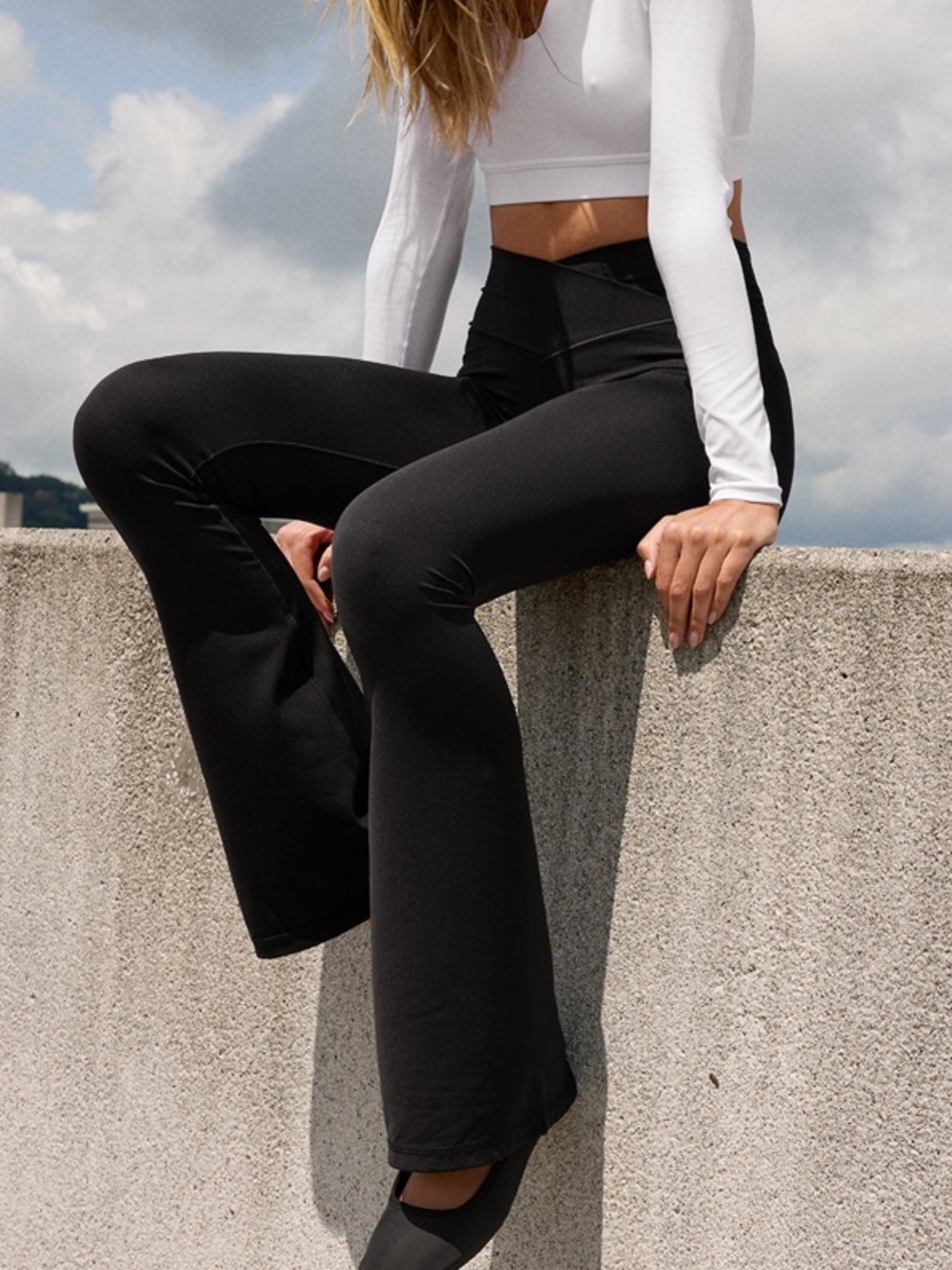 NWT Offline by Aerie “Real Me” Hi-Rise Crossover Flare Leggings